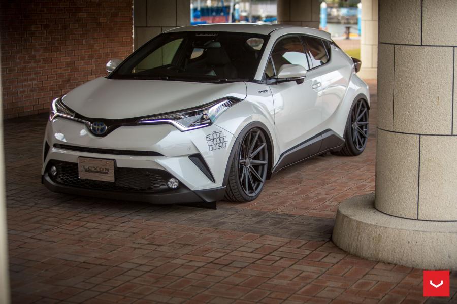  Toyota C-HR on Vossen Wheels (VFS10) 2017 года  (фото 5 из 20)
